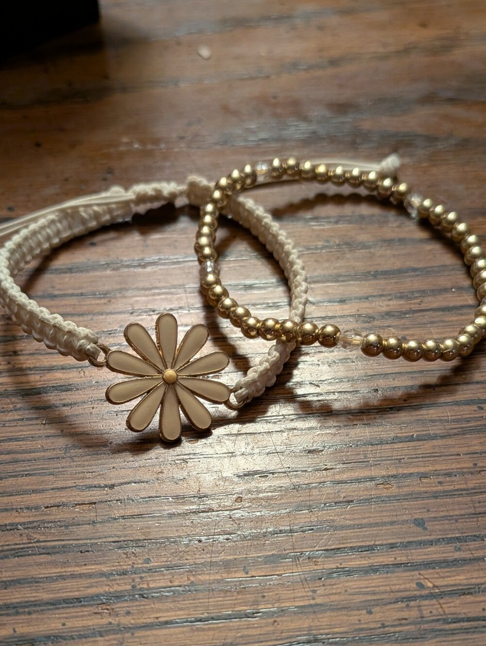 White and Gold Daisy Macramé Bracelet Set